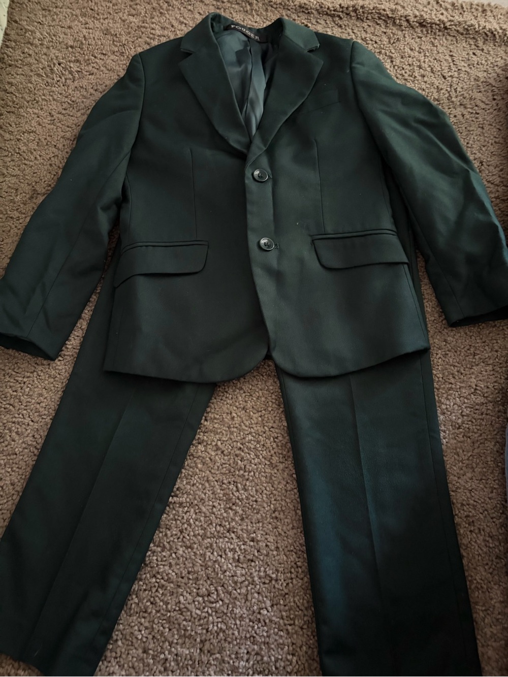 Boys Dark Green Two-Piece Dress Suit Set - Classic Formal Wear
